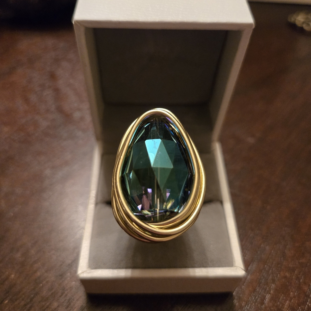 Elegant Gold and Blue Teardrop Ring
